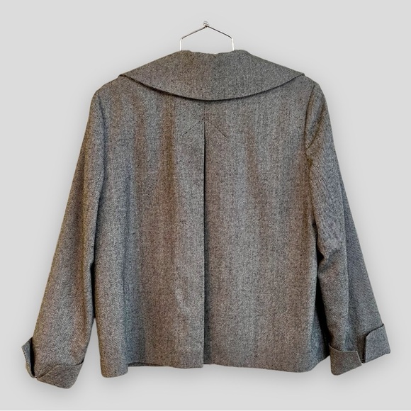 TALBOTS, NWOT, GREY TWEED, SHORT, SWING COAT. FULLY LINED. SIZE 12P. - Picture 2 of 7